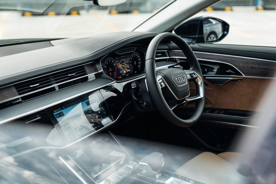Интерьер Audi A8 55 TFSI Quattro (D5) 2018 года  (AU) (фото 17 из 20)